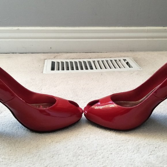 Red peep toe pumps - Picture 4 of 5